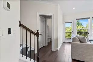 2076 Holtz Ln, Atlanta, GA 30318 - Photo 23