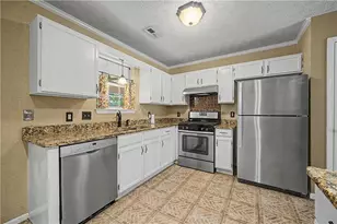 204 Spring Cir, Stockbridge, GA 30281 - Photo 9