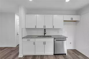 2541 Poplar St, Snellville, GA 30078 - Photo 9