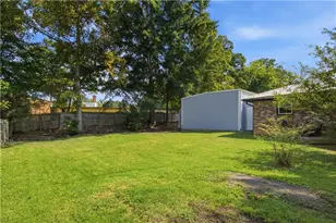 211 Brooke Dr, Alpharetta, GA 30009 - Photo 9