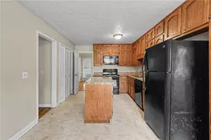 1465 Lake Lucerne Rd SW, Lilburn, GA 30047 - Photo 9