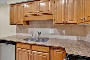 26204 Plantation Dr NE, Atlanta, GA 30324 - Photo 9