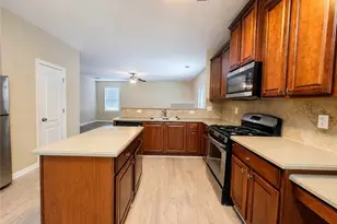 562 Preserve Park Dr, Loganville, GA 30052 - Photo 11