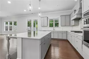 580 Avondale Hills Dr, Decatur, GA 30032 - Photo 9