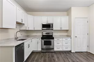 5559 Glenridge Dr, Sandy Springs, GA 30342 - Photo 7