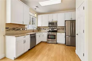213 W Oaks Pl, Woodstock, GA 30188 - Photo 3
