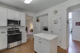 10850 Avian Dr, Alpharetta, GA 30022 - Photo 11