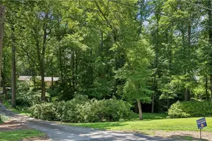 3952 Club Dr NE, Atlanta, GA 30319 - Photo 13