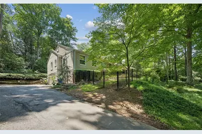 3952 Club Drive NE, Atlanta, GA 30319 - Photo 17