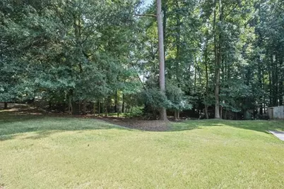 9682 N Pond Circle, Roswell, GA 30076 - Photo 3