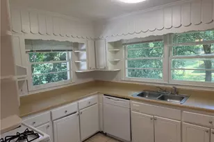 1936 Fort Valley Dr SW, Atlanta, GA 30311 - Photo 3