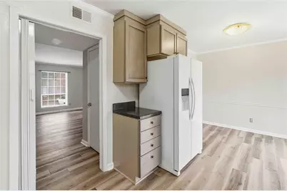 5506 Kingsport Drive, Atlanta, GA 30342 - Photo 9