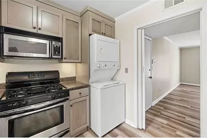 5506 Kingsport Drive, Atlanta, GA 30342 - Photo 13