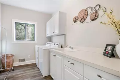930 Manchester Place, Sandy Springs, GA 30328 - Photo 17