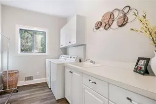 930 Manchester Pl, Sandy Springs, GA 30328 - Photo 17