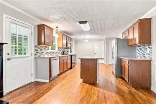 2324 Sussex Ct, Snellville, GA 30078 - Photo 15