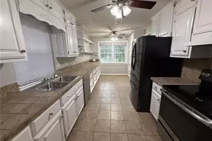 3721 Quail Hollow Trail, Snellville, GA 30039 - Photo 3