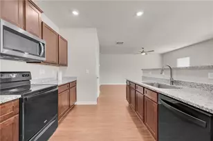 872 Walnut Creek Cir, Pendergrass, GA 30567 - Photo 5
