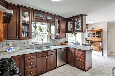800 Glenairy Drive, Atlanta, GA 30328 - Photo 3