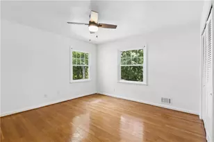 800 Glenairy Dr, Sandy Springs, GA 30328 - Photo 17