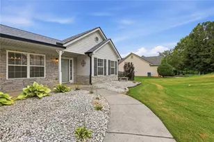 953 Jefferson Walk Cir, Jefferson, GA 30549 - Photo 7
