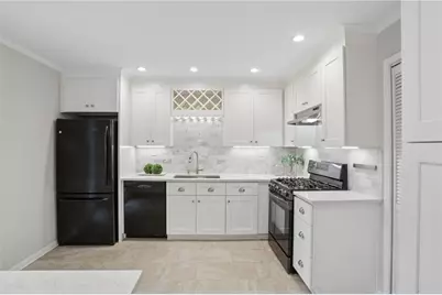 11 Scotland Place NW, Atlanta, GA 30318 - Photo 9