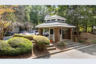 611 Barrington Hills Drive, Sandy Springs, GA 30350 - Photo 9
