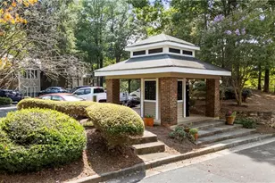 611 Barrington Hills Dr, Sandy Springs, GA 30350 - Photo 9