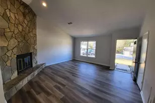 915 Fox Valley Ct, Stone Mountain, GA 30088 - Photo 3