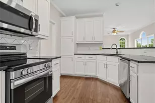 2740 Lake Commons Ct, Snellville, GA 30078 - Photo 9