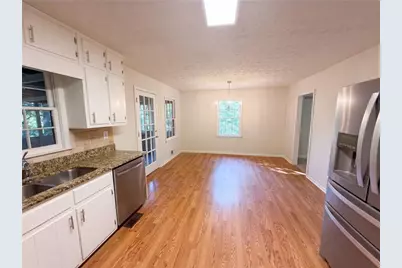 1825 Marsh Creek Drive, Lawrenceville, GA 30043 - Photo 7