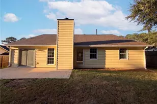 2119 Crystal Lake Dr, Lawrenceville, GA 30044 - Photo 5