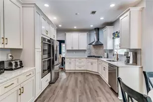 624 Lantern Park Ln, Scottdale, GA 30079 - Photo 15