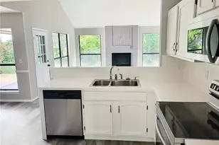 1980 Hunters Ridge Dr, Lawrenceville, GA 30044 - Photo 5