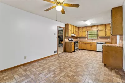212 Farmbrook Parkway E, Stockbridge, GA 30281 - Photo 9