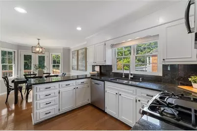 4402 Nassau Way NE, Marietta, GA 30068 - Photo 9
