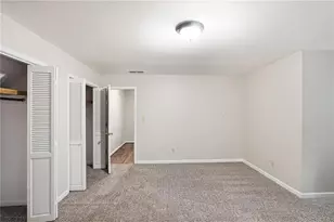 4927 Castlewood Dr SW, Lilburn, GA 30047 - Photo 31