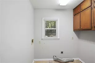 4927 Castlewood Dr SW, Lilburn, GA 30047 - Photo 41