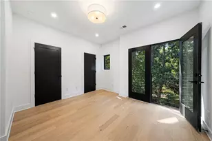 1165 Penny Ln, Atlanta, GA 30324 - Photo 11