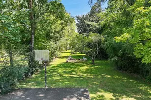 1741 Meadowdale Ave NE, Atlanta, GA 30306 - Photo 31