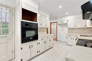 2710 Tanglewood Trail, Atlanta, GA 30344 - Photo 11