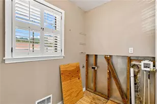 2710 Tanglewood Trail, Atlanta, GA 30344 - Photo 15