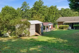 2710 Tanglewood Trail, Atlanta, GA 30344 - Photo 43