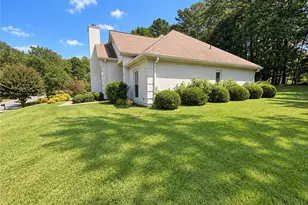 1090 Swan Mill Ct, Suwanee, GA 30024 - Photo 3