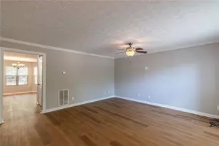 5550 Strathmoor Manor Cir, Lithonia, GA 30058 - Photo 3