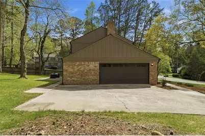 3829 Fox Hills Drive SE, Marietta, GA 30067 - Photo 3