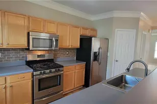 6005 Turfway Park Ct, Sugar Hill, GA 30518 - Photo 3