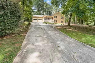 1601 River Glen Rd, Auburn, GA 30011 - Photo 3