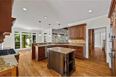 5545 Stoneleigh Drive, Suwanee, GA 30024 - Photo 9
