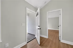 1126 E 56th St, Savannah, GA 31404 - Photo 7